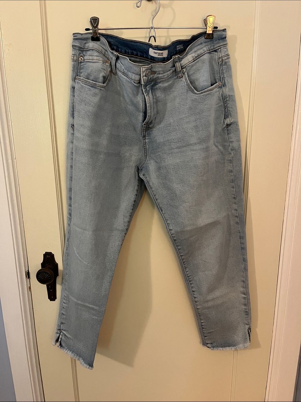 Kensie jeans Kelsey skinny crop light jeans with frayed hem 12/31